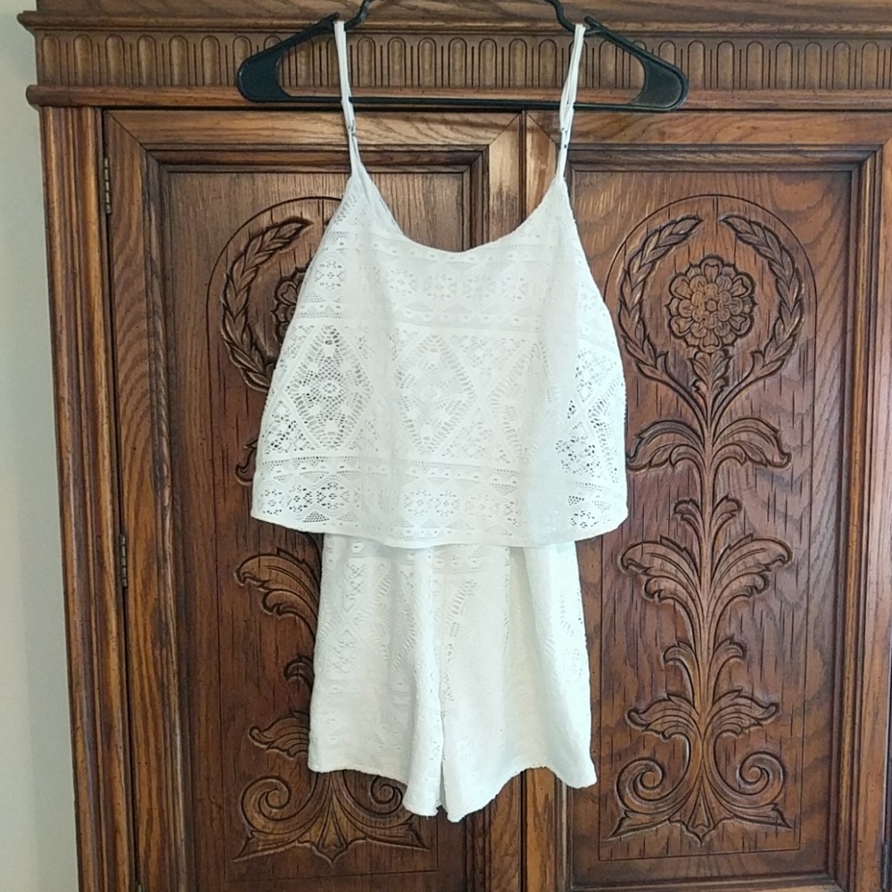 3/$15 White lace romper from Aeropostale
